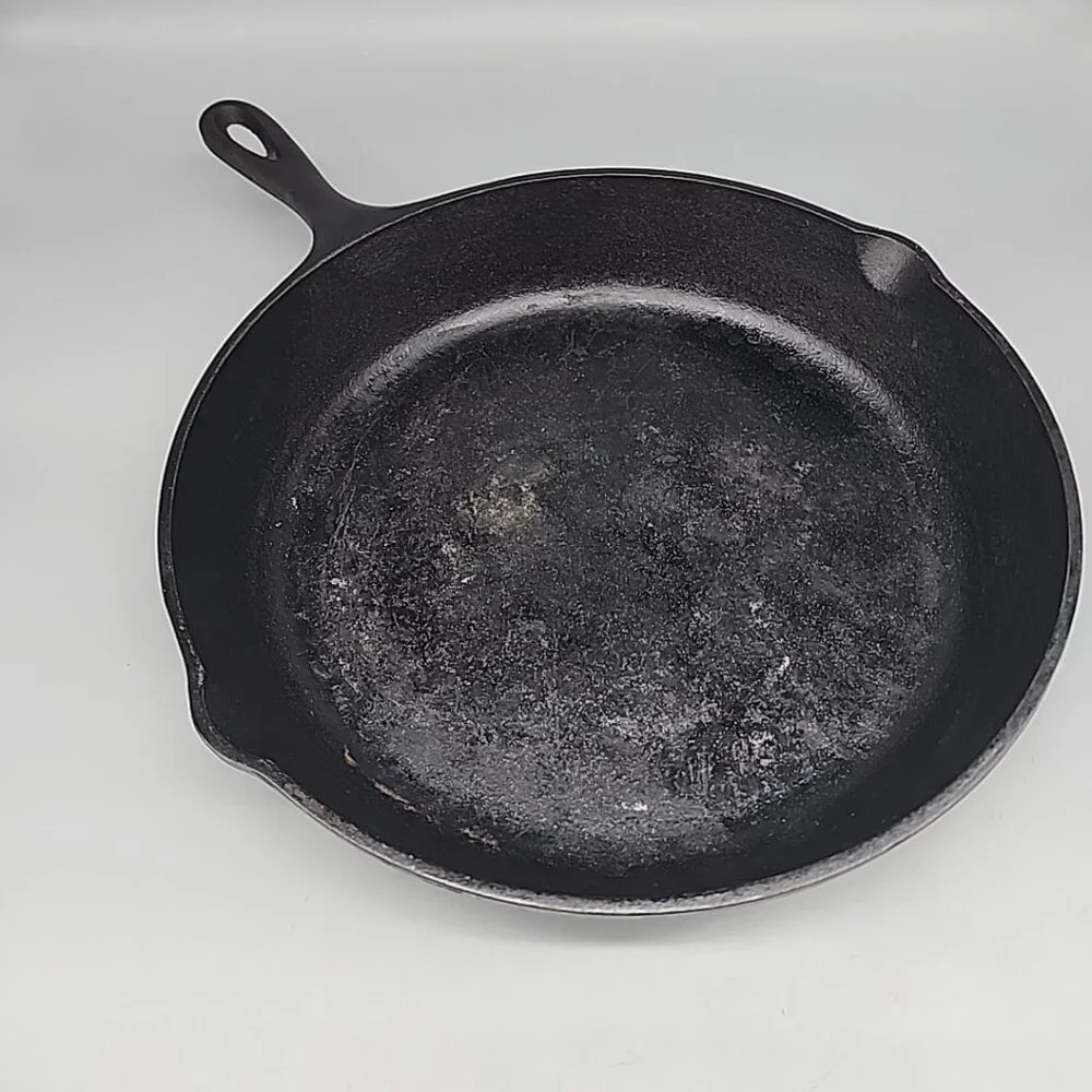 Lodge L10SK3 12 inch Cast Iron Skillet - Black USA